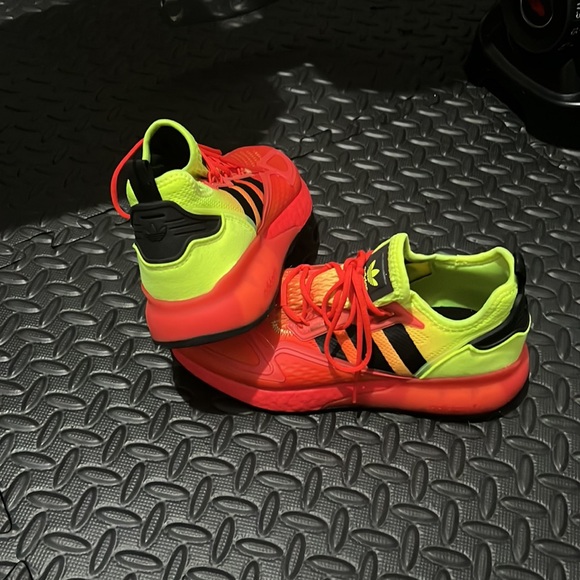 ADIDAS ZX 2k Flux “Solar Yellow Hi Res “ - Picture 3 of 3
